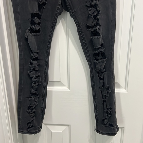 Express High Rise destructed - Picture 3 of 7